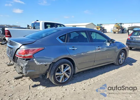 2015 Nissan Altima 2.5 z USA, uszkodzony, nr VIN 1N4AL3AP8FC166188